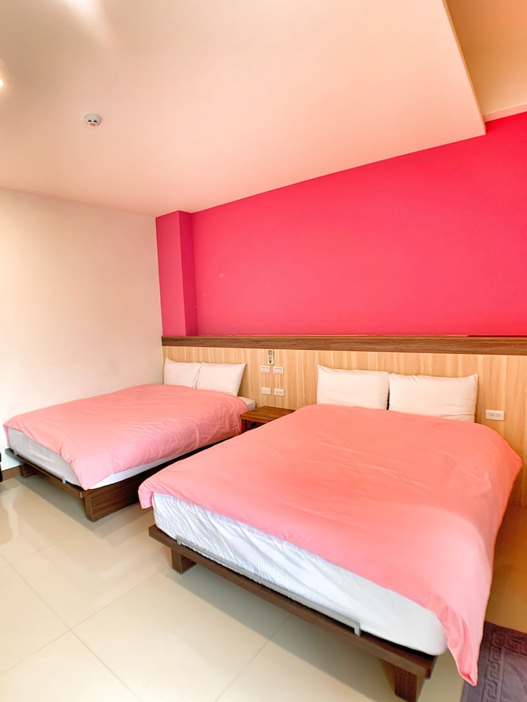 Economy Quadruple Room photo 2