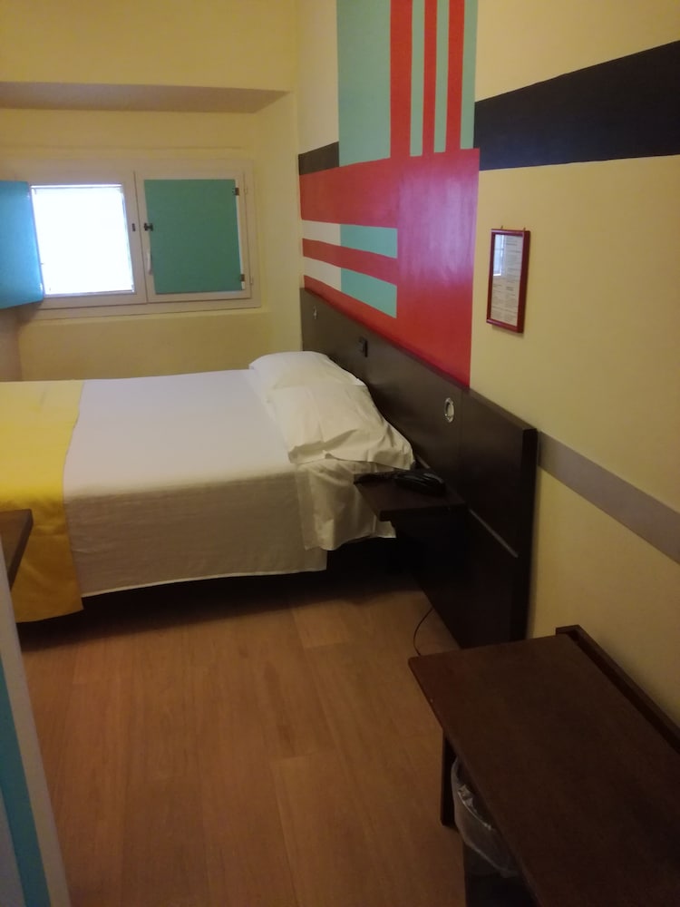 Premium Double or Twin Room - Photo 7