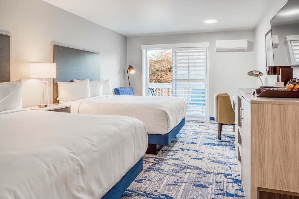 Deluxe Room, 2 Queen Beds, Balcony, Garden View