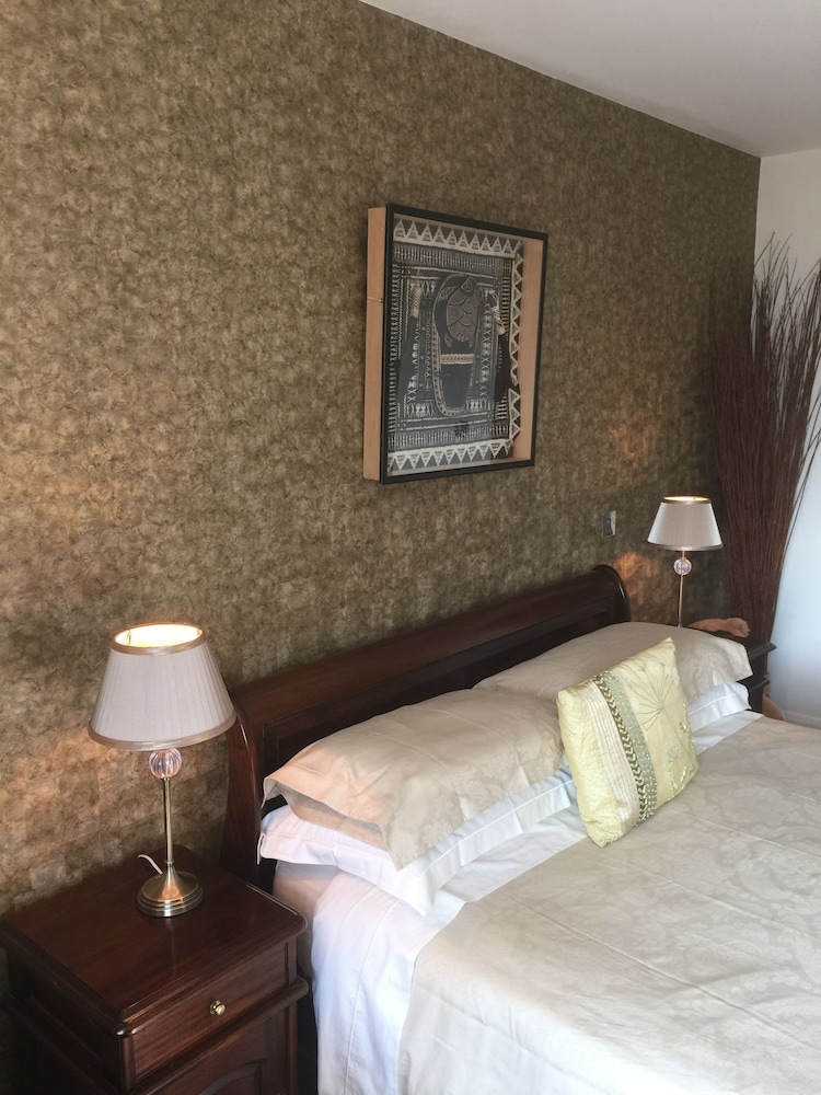 Deluxe Double Room, 1 Queen Bed, Non Smoking, City View photo 2