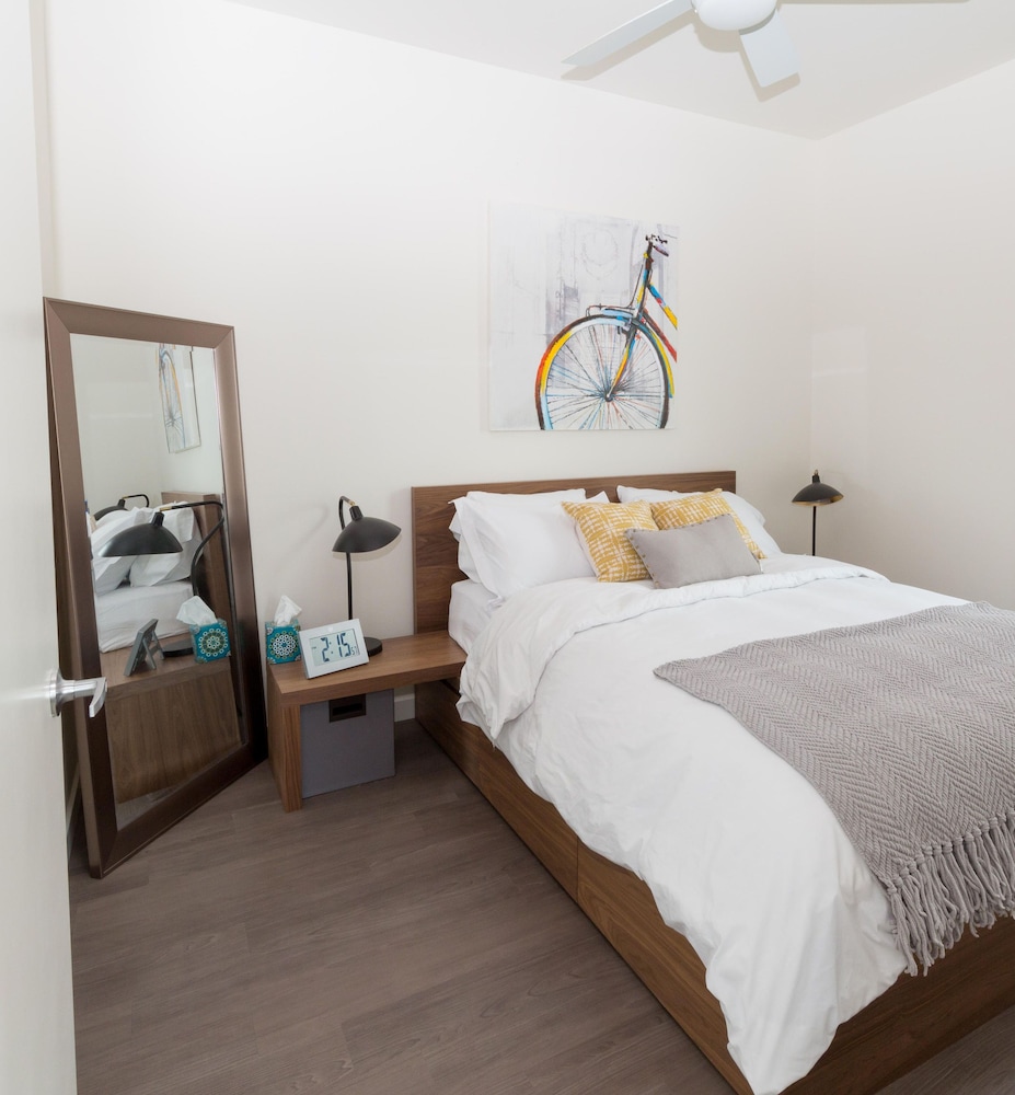 Executive Apartment, 1 Queen Bed, Kitchen, Lake View photo 2