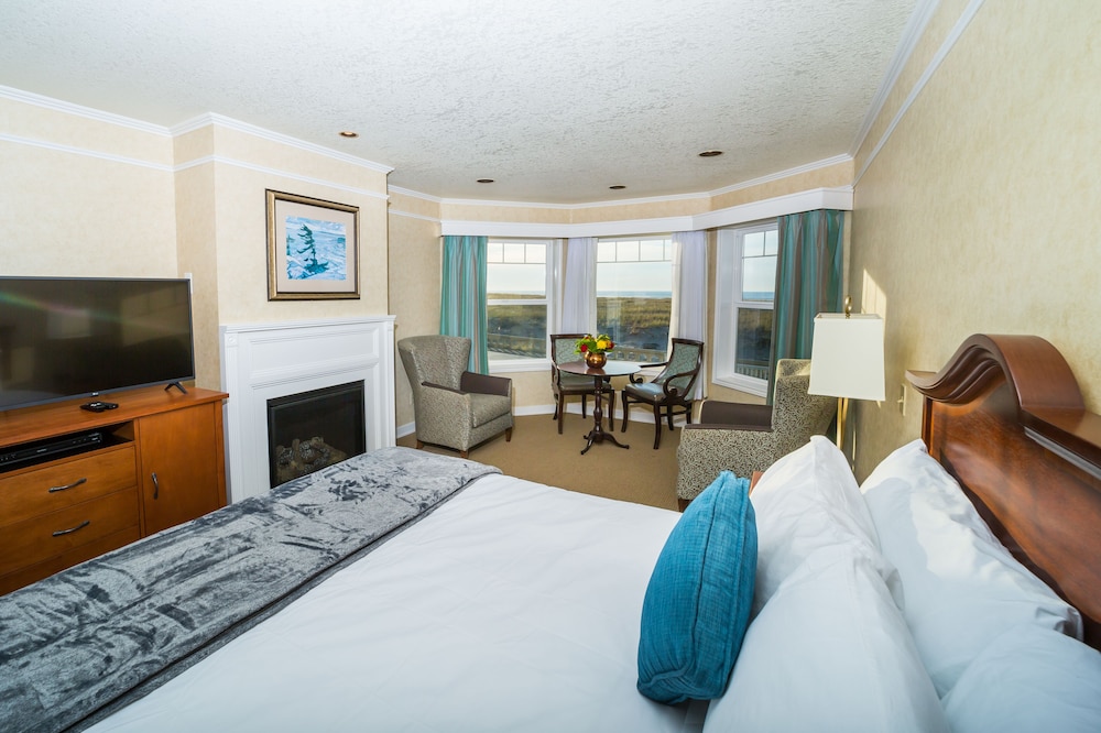 Oceanfront King Deluxe photo 2