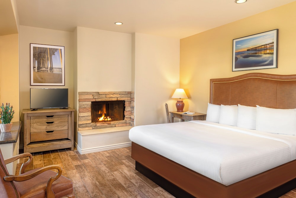 Superior Room, 1 King Bed (Signature Fireplace King with Patio o)