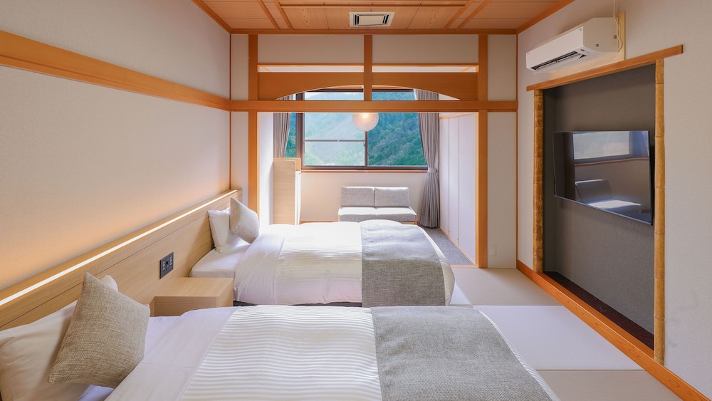 Superior Japanese-Style Twin Bed - Non-Smoking photo 1