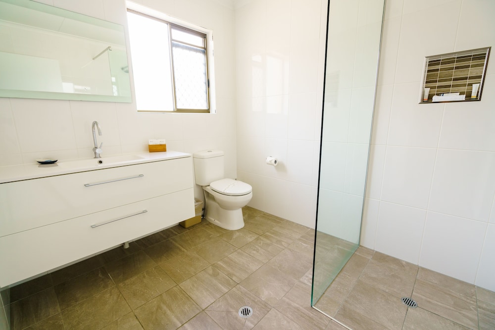 Standard Room, Multiple Beds, Non Smoking (Upgrade) - Photo 6