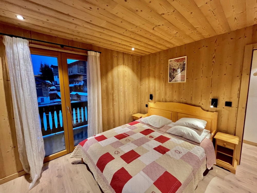 Apartment, 2 Bedrooms, Balcony, Mountain View photo 3