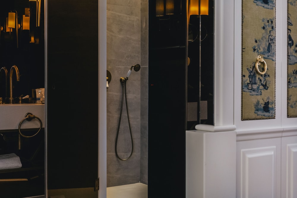 Deluxe Double Room, Bathtub - Photo 7