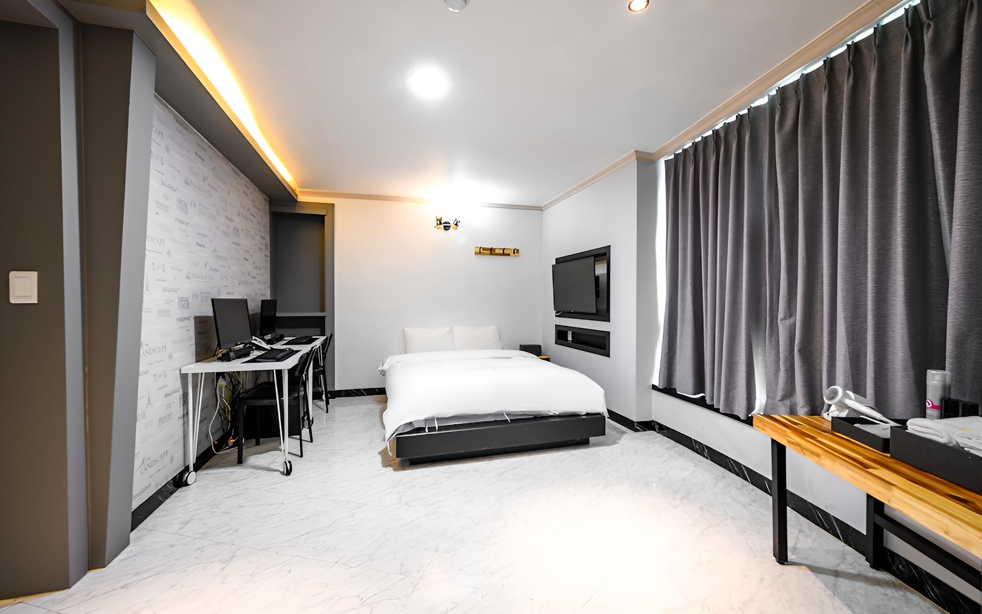 Room (VIP (double + double bed Netflix avai) - Photo 2