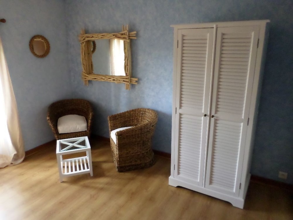 Standard Double Room, Non Smoking, Private Bathroom (Bord de l'Eau) photo 2