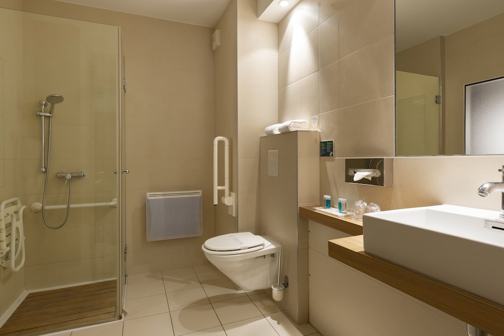Standard Room, 1 Queen Bed with Sofa bed, Lake View - Photo 6