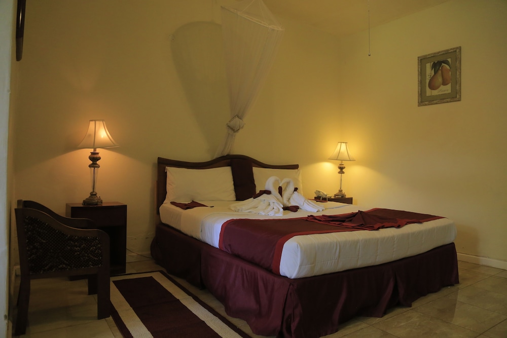 Deluxe Double Room, 1 Queen Bed with Sofa bed, Accessible, Garden View photo 2