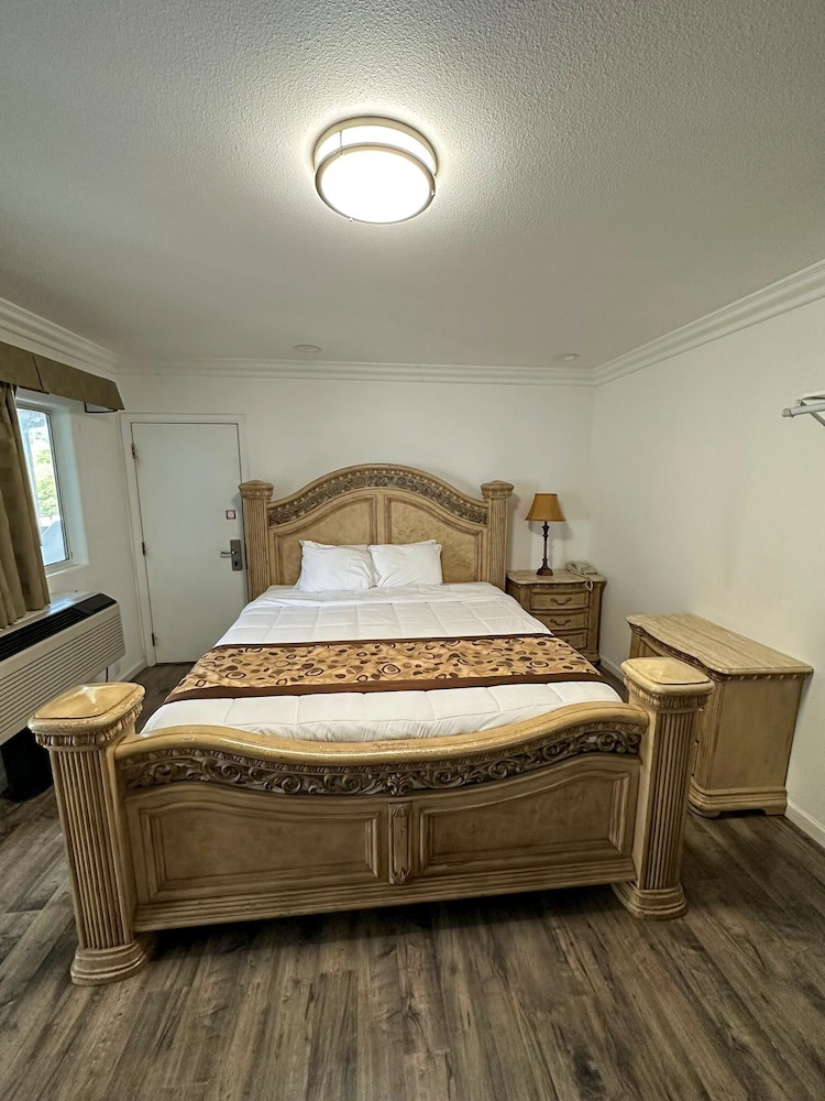 King Room with Spa Access photo 1