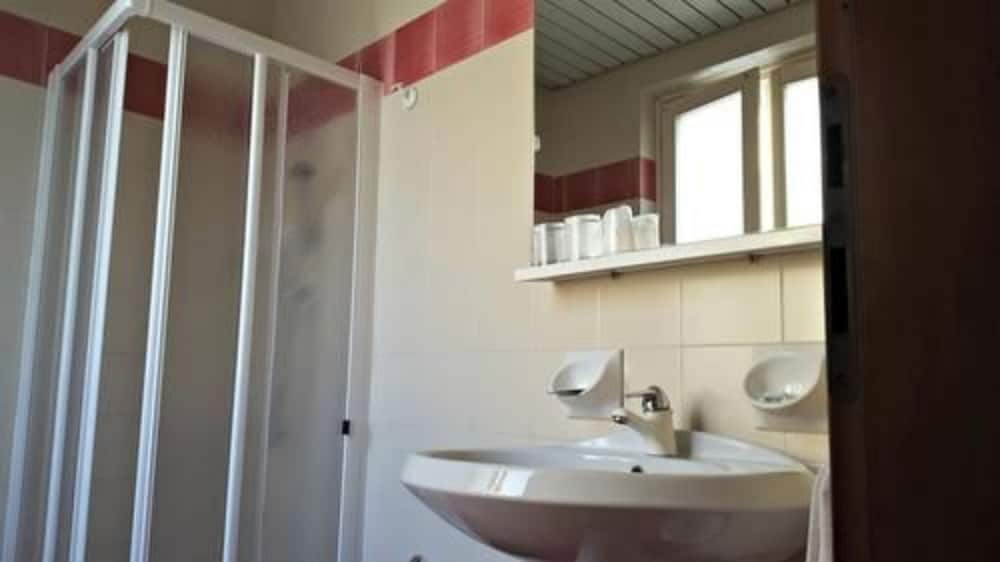 Standard Double or Twin Room (2 pax) - Photo 12