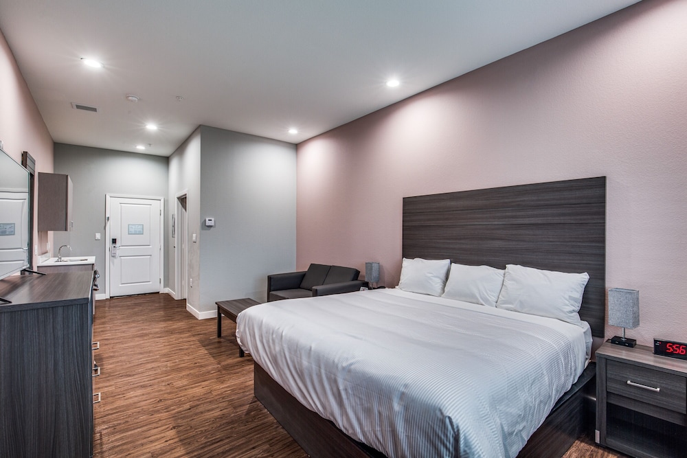 Standard Room, 1 King Bed - Photo 5