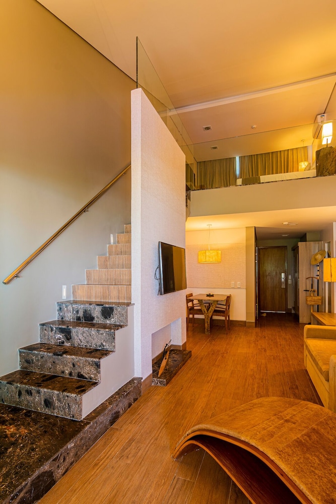 Loft - Photo 2