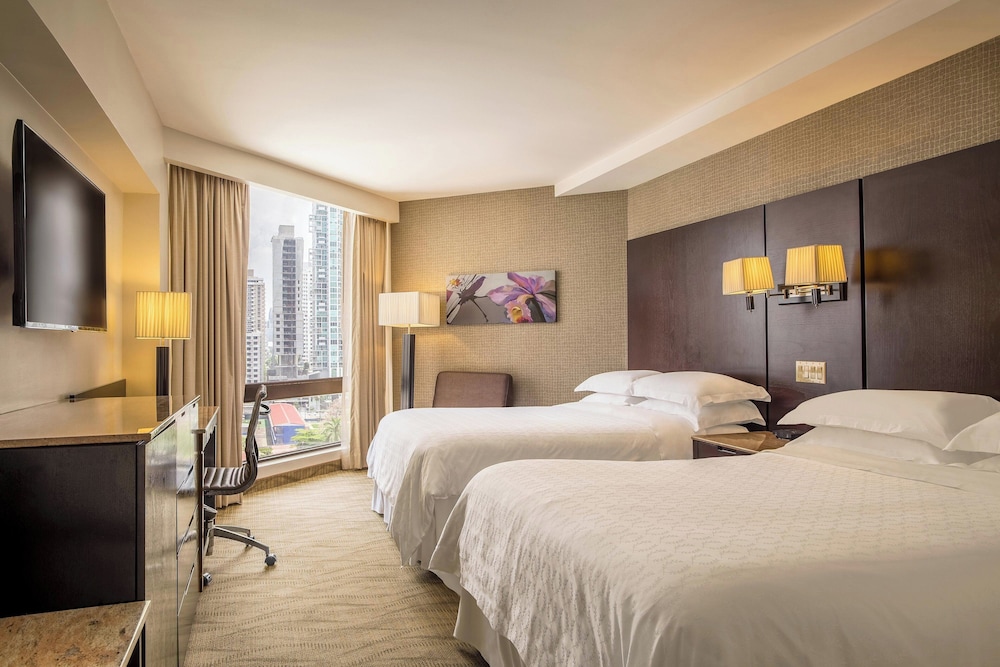 Club Room, 2 Queen Beds - Photo 4