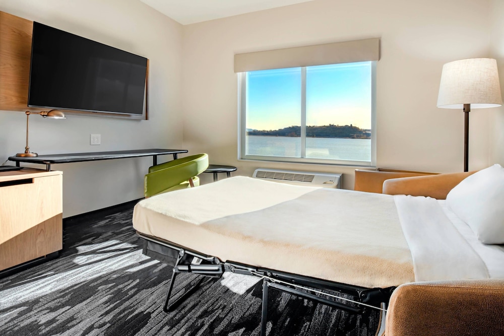 Suite, Multiple Beds, Lake View - Photo 5