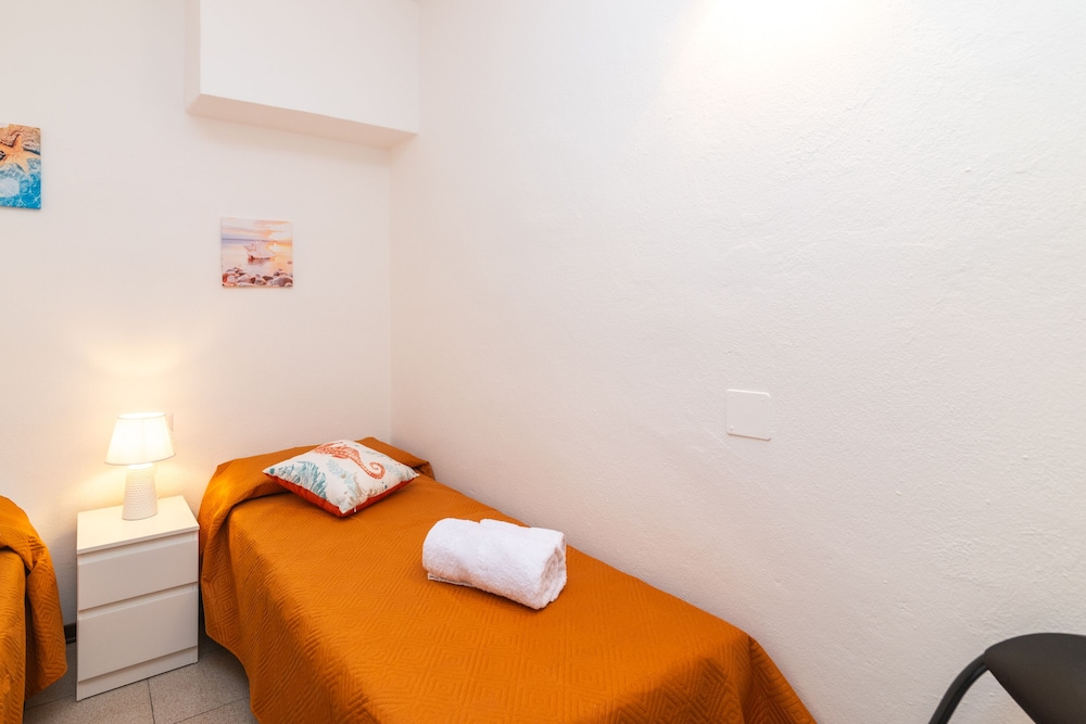 Family Apartment, 2 Bedrooms (I Fari 72 600mt From The Beach)