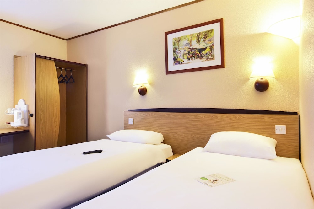 Standard Room, 2 Twin Beds - Photo 4