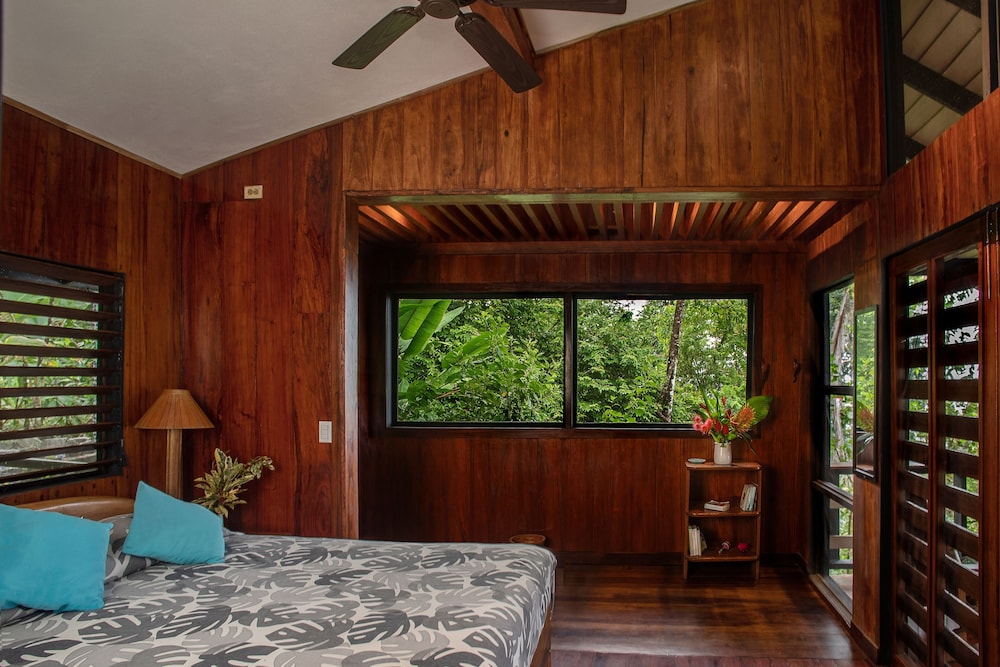 Honeymoon Room, 1 King Bed photo 3