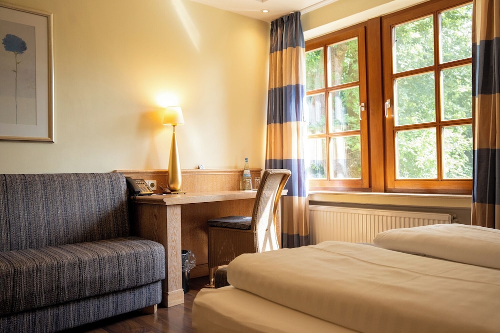 Basic Double Room, 1 Bedroom, Non Smoking photo 3