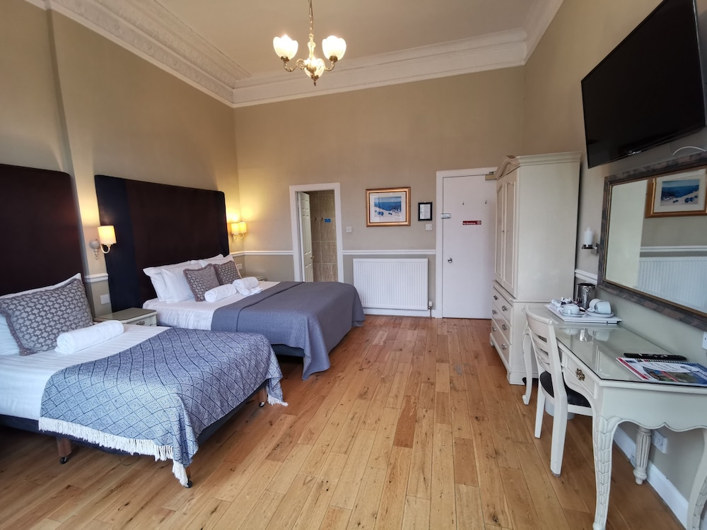 Classic Room, Multiple Beds - Photo 2