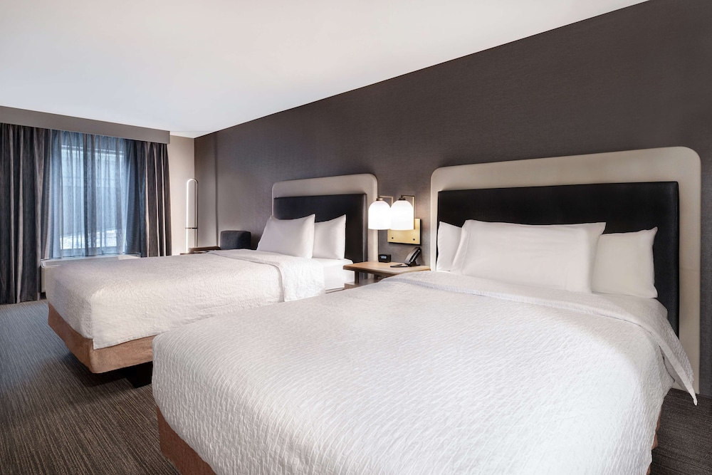 Suite, 1 Bedroom - Photo 2