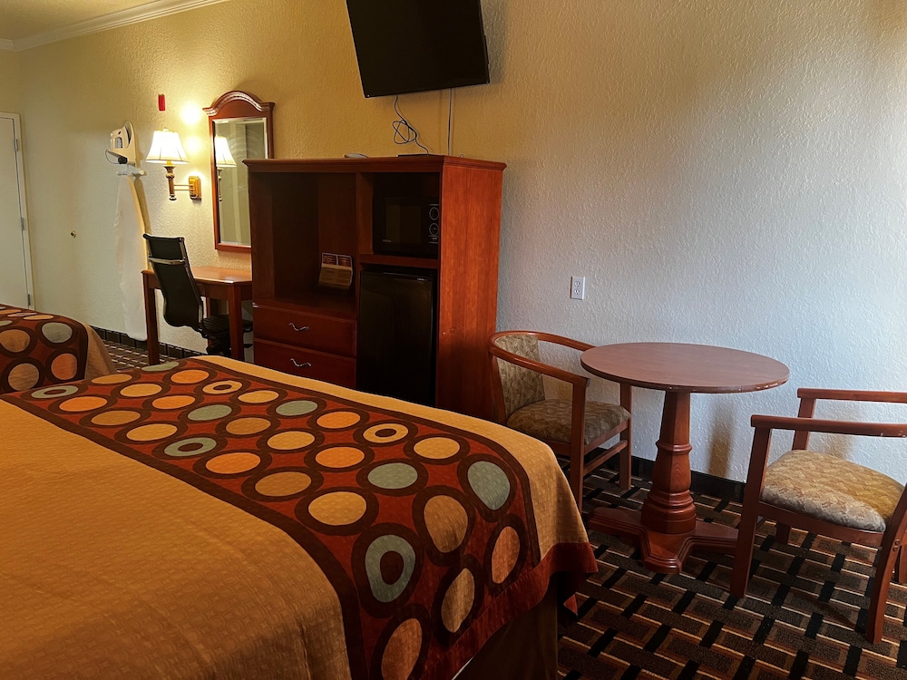 Standard Room, 2 Queen Beds - Photo 8