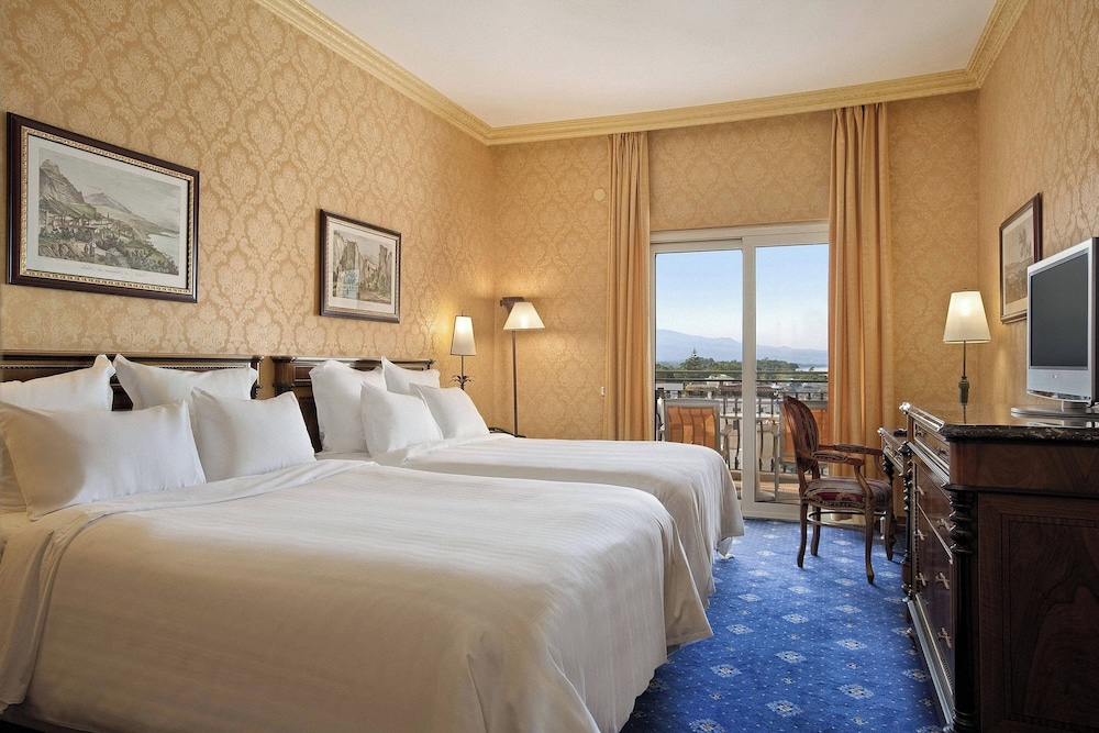 Superior Room, 2 Queen Beds, Partial Sea View