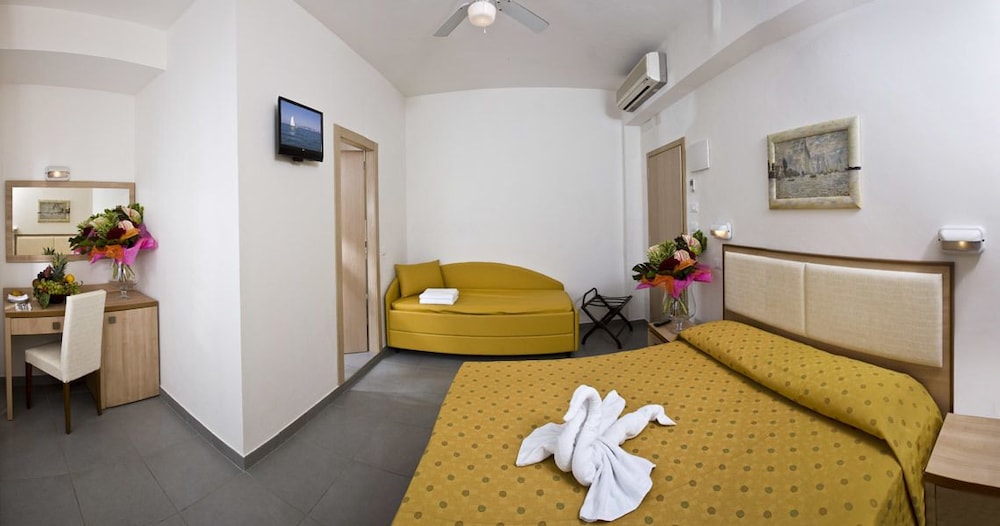 Superior Quadruple Room photo 3