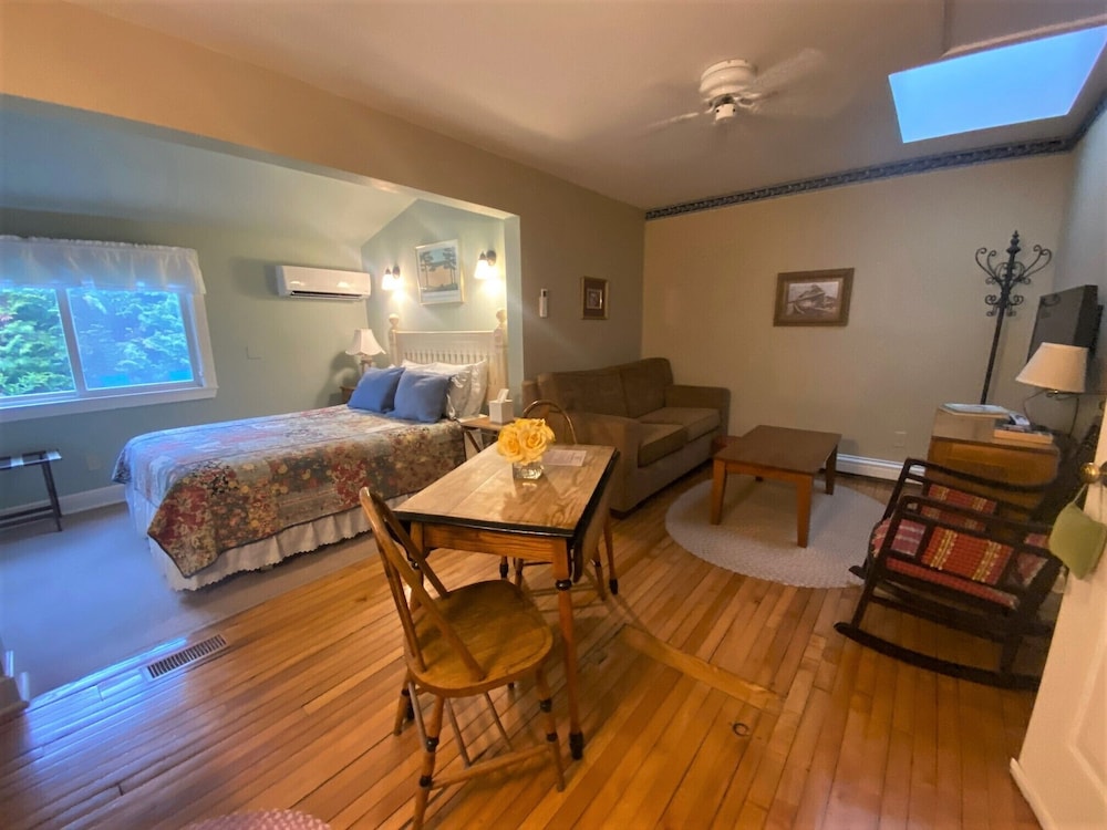 Studio, 1 Queen Bed with Sofa bed, Kitchenette, Ground Floor
