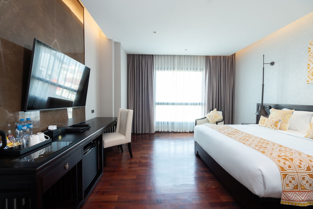 Deluxe Double Room, 1 Double Bed, City View - Photo 2