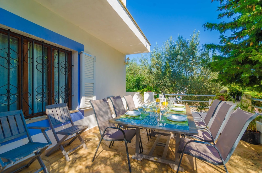 Villa photo 2