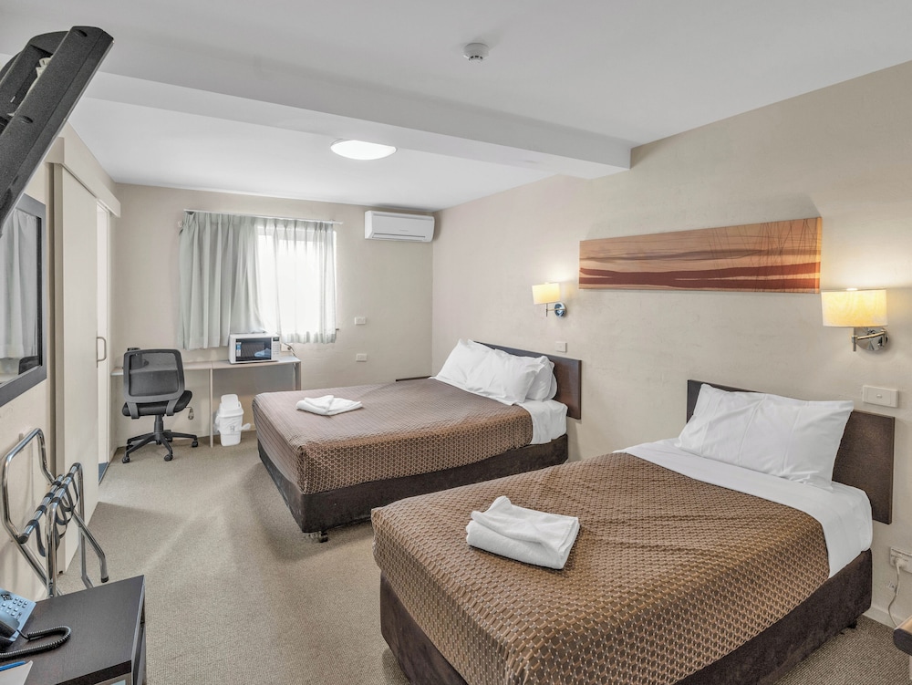Small Family Room, Multiple Beds - Photo 3
