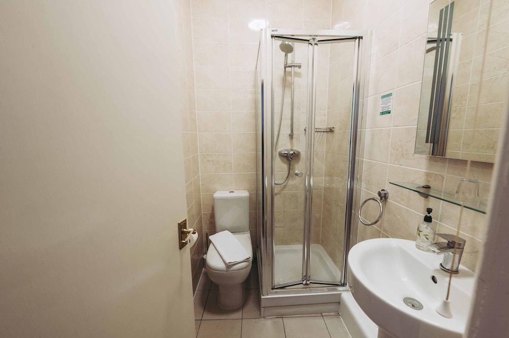 Double Room, Ensuite (No Pet Friendly) photo 3