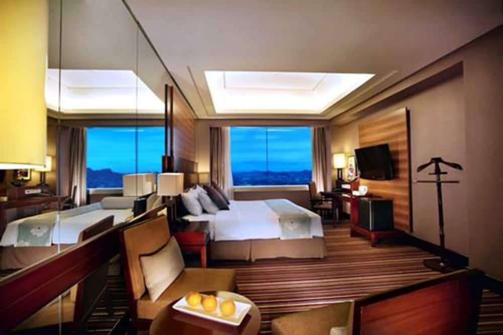 ASTON Suite - Photo 5
