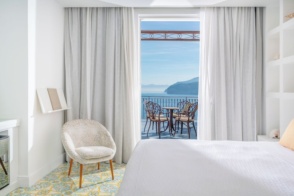Deluxe Double or Twin Room, Balcony, Sea View - Photo 5