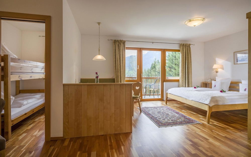 Panoramic Apartment, 3 Bedrooms, Balcony, Garden View photo 1