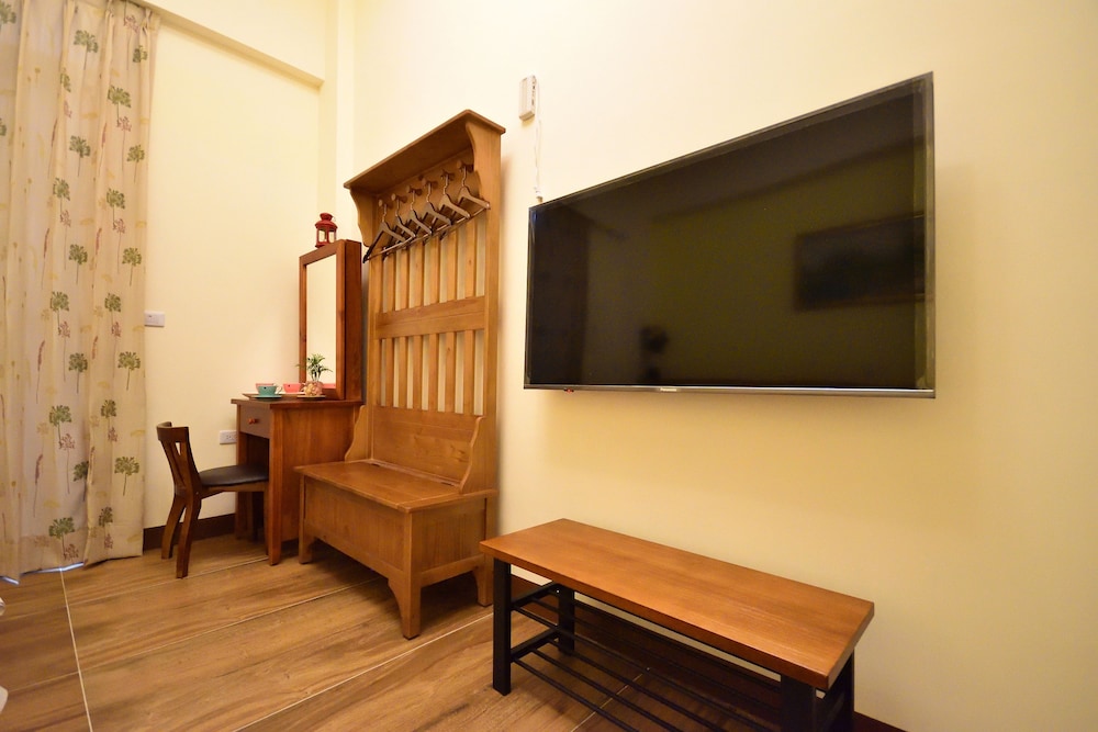 202 photo 3