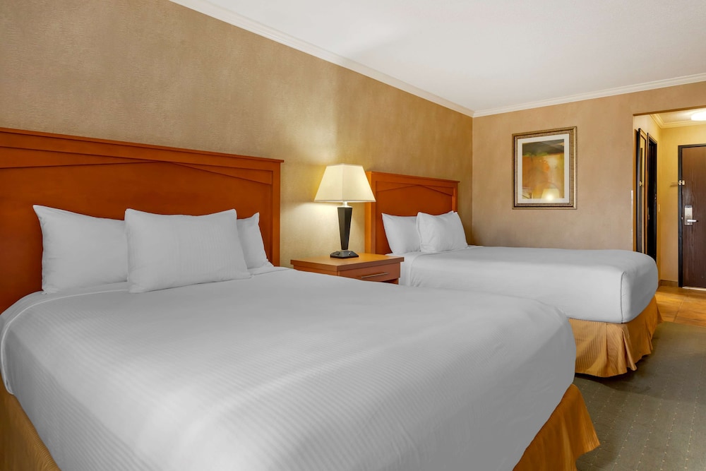 Standard Room, 2 Queen Beds, Accessible, Bathtub photo 2