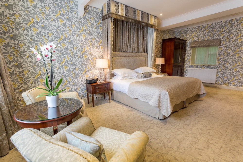 Manor Room - Photo 2