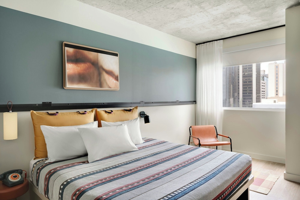 Deluxe Room, 1 King Bed