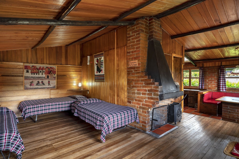 Basic Cabin, Multiple Beds (5 people) photo 1