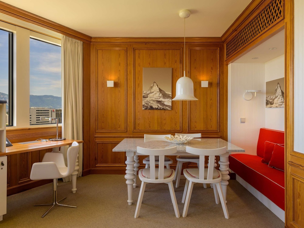 Junior Suite, 1 King Bed thumbnail 5