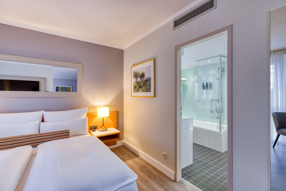 Privilege, Suite, 1 Queen Bed - Photo 3