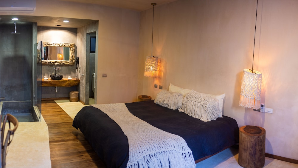 Superior Double Room, 1 King Bed, Pool View