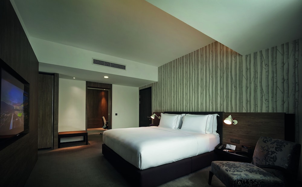 L Suite - Photo 1