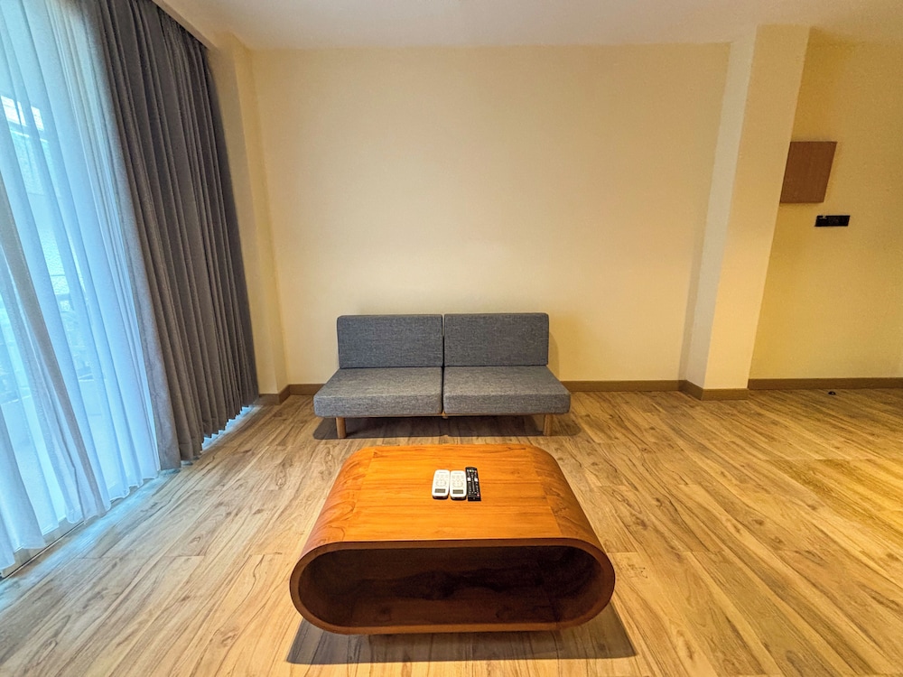 Suite, 1 Bedroom, Balcony - Photo 7