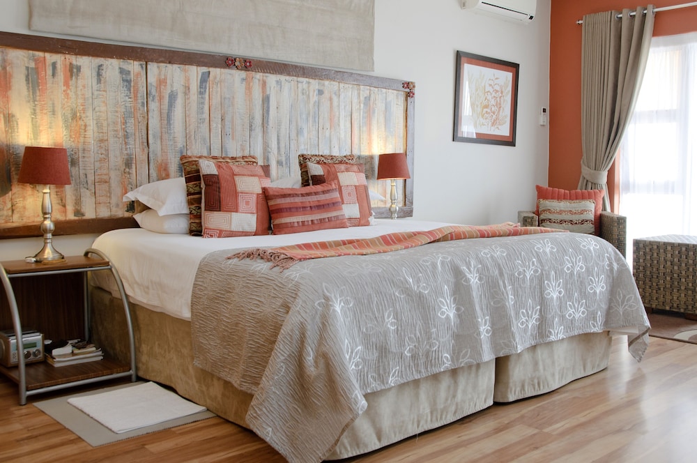 Luxury Double Room, 1 King Bed, Non Smoking, Mountain View photo 1