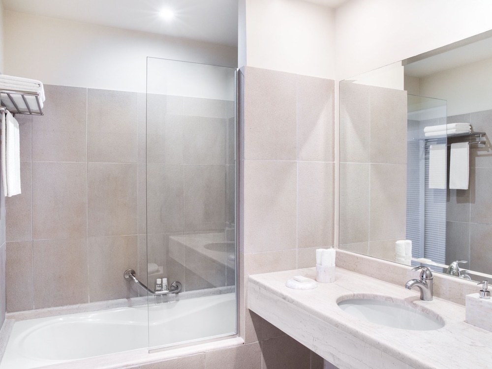Luxury Guestroom Sea View - Photo 6
